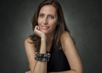 Em meio a demissões, Globo renova com autora de Cara e Coragem