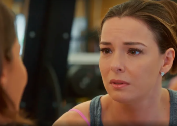 Vai na Fé: Clara e Helena trocam palavras de carinho