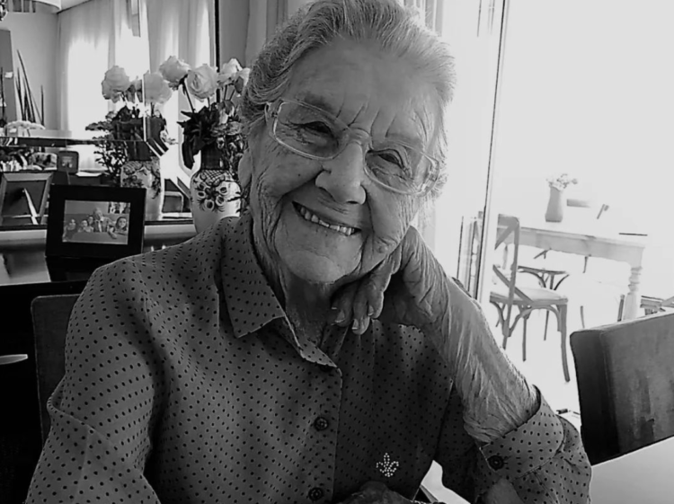 Aos 91 anos, morre Palmirinha Onofre