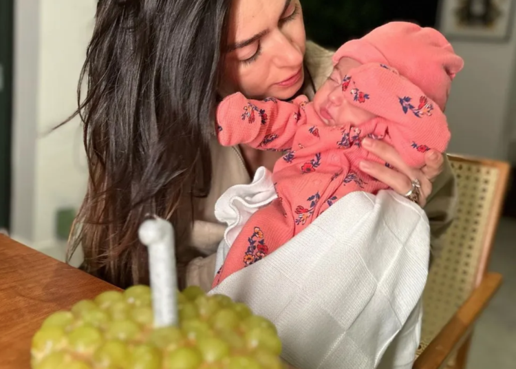 Thaila Ayala e Renato Góes mostram mesversário da filha