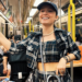 Gente como a gente! Larissa Manoela anda de metrô em NY