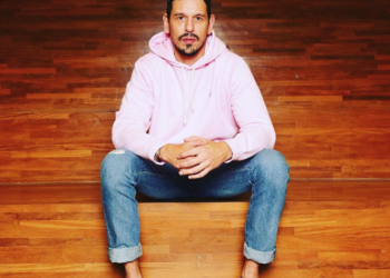 Oi? João Vicente diz que confere ‘documento’ de outros homens no vestiário