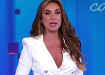Nicole Bahls diz que vai batizar galinha de Patrícia Abravanel