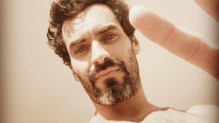 Ops! Ator posta vídeo íntimo na web, mas apaga após alerta de seguidores