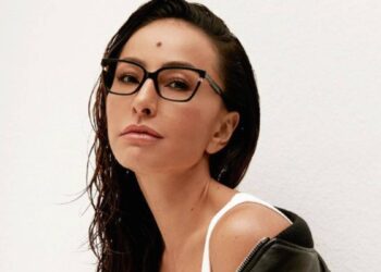 Sabrina Sato dá resposta afiada a seguidora que reclamou de sua verruga na testa