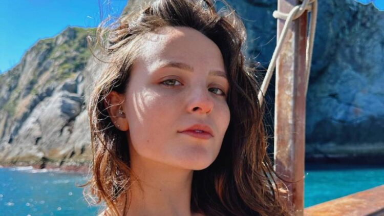 Saiba quanto Larissa Manoela recebeu dos pais para férias  nos EUA