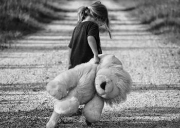 Eu vivi: Fui abusada por meu tio e seus amigos quando eu tinha 3 anos de idade