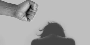 Eu vivi: Apanhei na lua de mel e fiquei 25 anos sofrendo no casamento