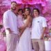 Mayra Cardi ao lado do marido e do filho mais velho no aniversário de Sophia