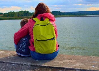 mother-and-child-7335867_1280 (1)