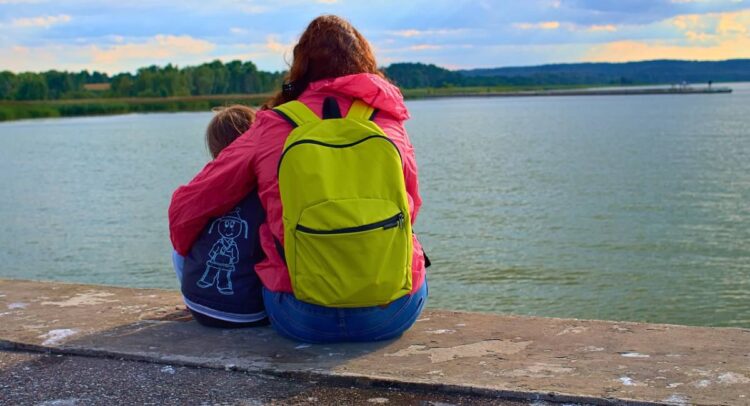 mother-and-child-7335867_1280 (1)