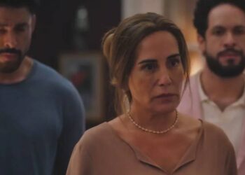 Terra e Paixão: Irene desmascara Hélio na frente de todos