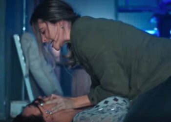 Electra e Jessica em Tudo em Família