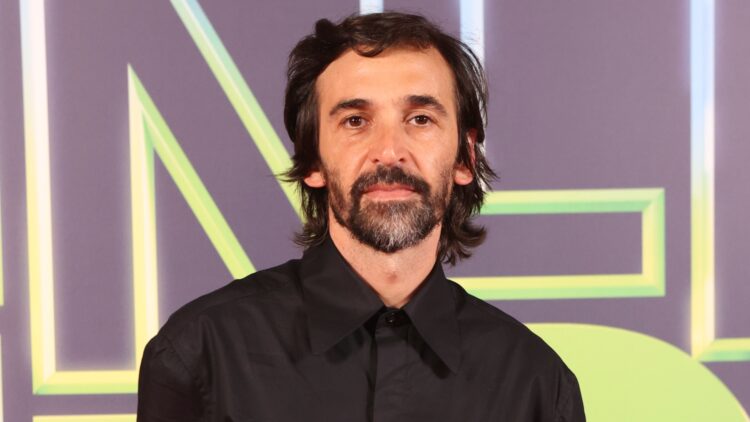 Foto de Júlio Andrade na coletiva de Vale Tudo